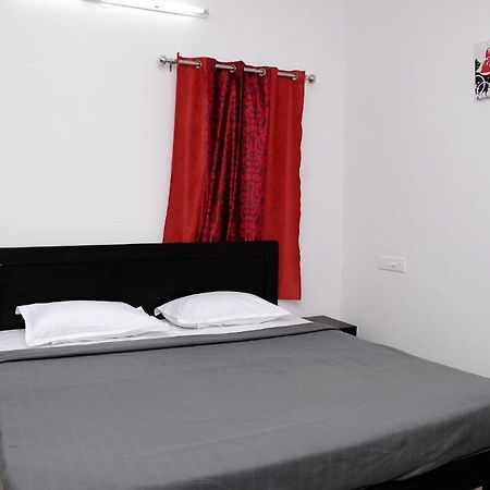 Varsha Enclave Serviced Apartment Májszúr Kültér fotó