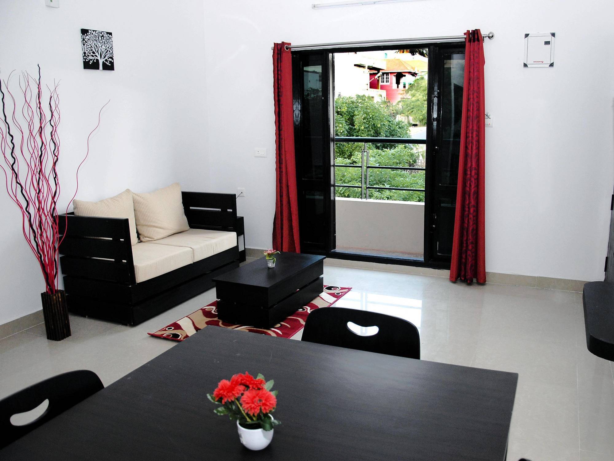 Varsha Enclave Serviced Apartment Májszúr Kültér fotó